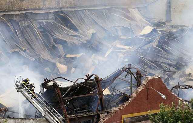 A equipe de resgate ainda não identificou a causa do incêndio