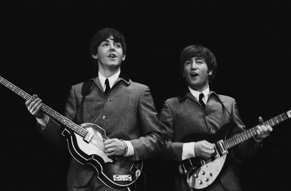 O desembarque em Nova York mudou a indústria do entretenimento ao sacramentar a beatlemania e apresentar ao mundo o rock do quarteto inglês