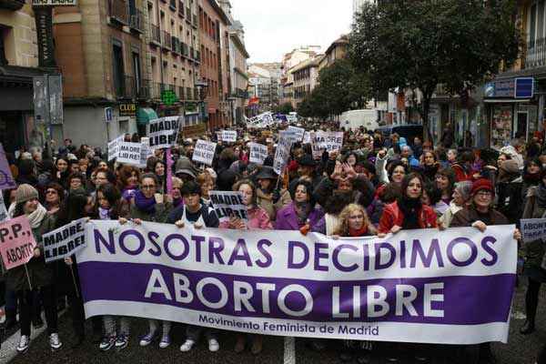 Em alguns dos cartazes mostrados pelas manifestantes era possível ler 