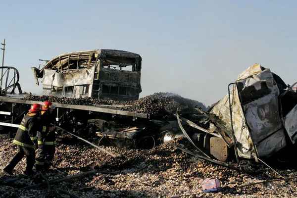 Veículo bateu de frente com um ônibus na Argentina e deixou 19 mortos