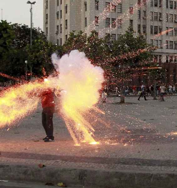 Ele estava internado no Centro de Tratamento Intensivo (CTI) do hospital, onde foi submetido a cirurgia para diminuir a pressão causada pelo afundamento do crânio