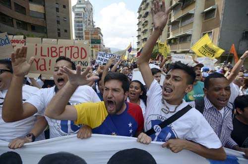 Venezuelanos manifestam contra o governo do presidente Nicolas Maduro, em Caracas