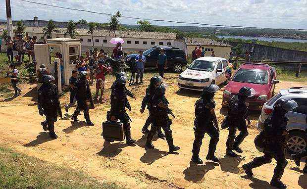 Os mortos, ambos feridos à bala, chegaram sem vida à Unidade de Pronto Atendimento (UPA) de Igarassu, enquanto os feridos foram levados para o Hospital Miguel Arraes, em Paulista