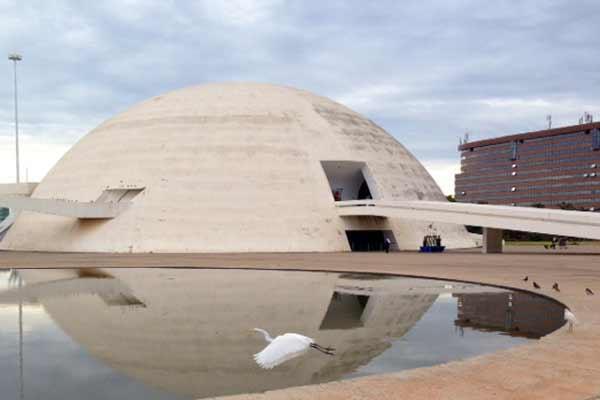 Nas horas mais quentes do dia, os termômetros podem chegar a 25ºC e a umidade deve variar entre 95% e 60%