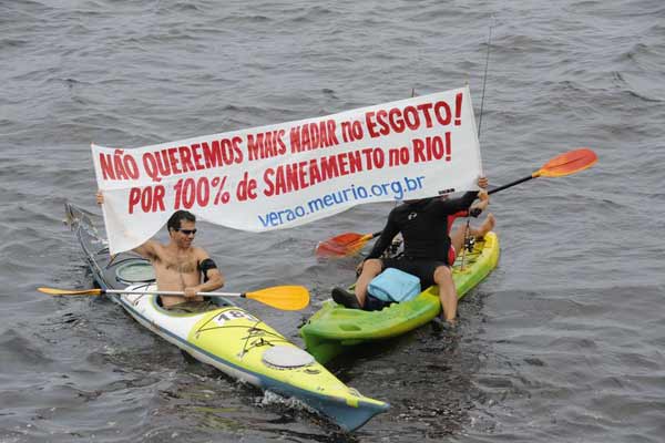 Manifestação no Rio alerta para a falta de saneamento na Baia de Guanabara