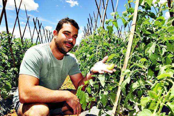 Em Brazlândia, Diego não pode pegar financiamentos e investir na produção por falta de documentação: 