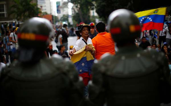 Enquanto o líder do Partido da Vontade Popular convocou simpatizantes a  acompanhá-lo em manifestações, governo convocou  população para a marcha contra a 