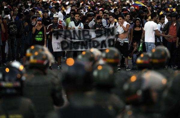 Na segunda-feira, o chanceler venezuelano, Elías Jaua, denunciou a ingerência do governo dos Estados Unidos nos recentes protestos estudantis