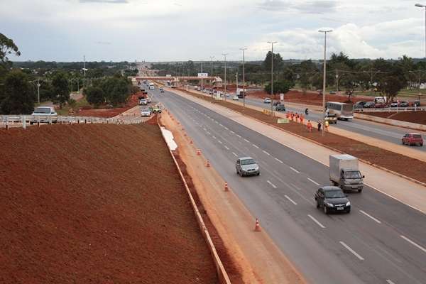 Obras do viaduto, localizado na altura da Quadra 26, foram iniciadas em setembro de 2012