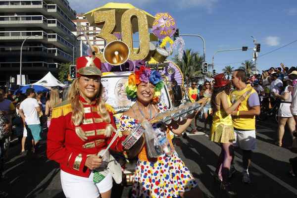 Desfile começou com homenagem ao cinegrafista Santiago Andrade