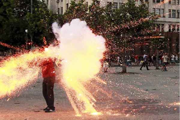 O cinegrafista da TV Bandeirantes Santiago Andrade morreu após ser atingido por um rojão durante um protesto no Rio de Janeiro