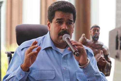 No Palácio Presidencial de Miraflores, Nicolas Maduro recebeu representantes de várias entidades para tratar da paz no país