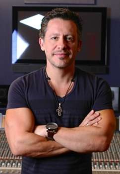 Episódios difíceis na vida pessoal - como a detenção, as acusações de agressão e o envolvimento com drogas - afetaram também o trabalho do jovem cantor