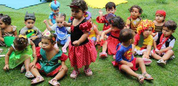 Em uma escola na 906 Sul, as crianças foram vestidas a caráter para a folia: tinha super-homem, pirata, princesa