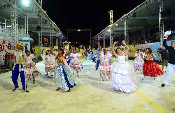 Com o enredo intitulado Cultura Brasileira, a apresentação ocorre no  estacionamento do Ginásio Nilson Nelson