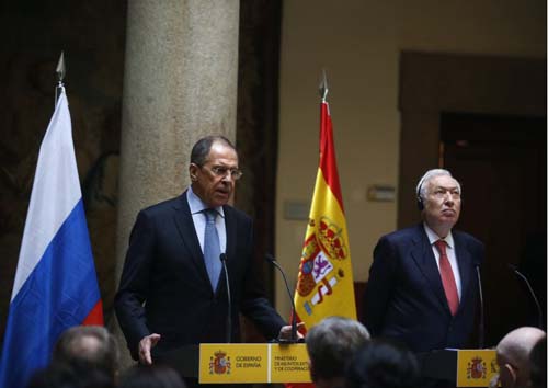 O chanceler russo, Sergei Lavrov fala ao lado homólogo espanhol, José Manuel García- Margallo durante a sua conferência de imprensa conjunta no Ministério das Relações Exteriores, em Madri