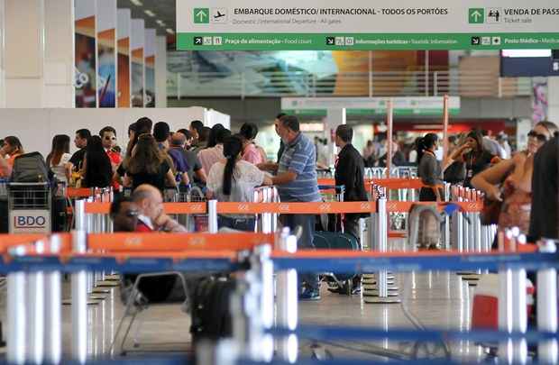 Movimentação no Aeroporto Internacional de Brasília no primeiro dia de feriado