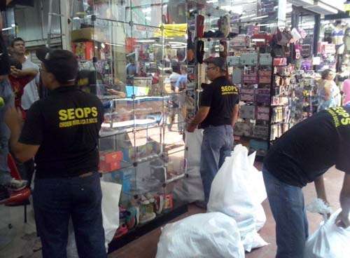 Agentes da Seops apreendem mercadorias piratas na Feira dos Importados