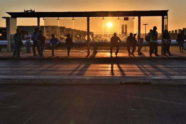 A escolha da melhor foto do amanhecer da capital do país se encerra hoje. Os leitores podem participar por meio do site do Correio. Ao todo, 25 imagens estão na disputa, e os três primeiros colocados serão conhecidos na próxima quarta-feira