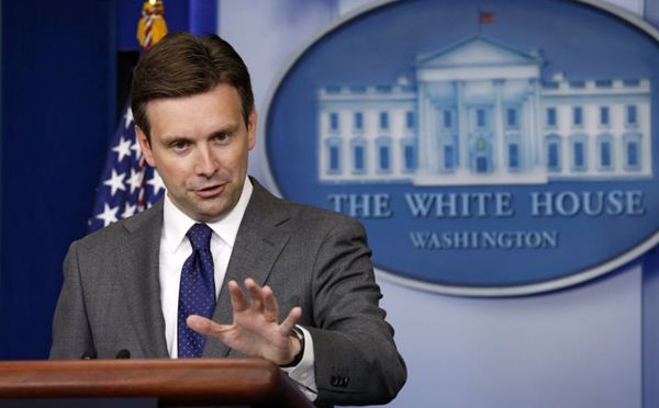 Porta-voz da presidência Josh Earnest