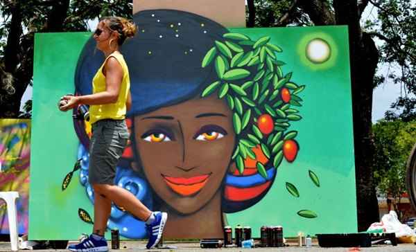 Projeto de grafite buscou conscientizar a população para questões das mulheres