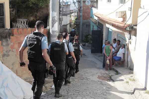 Oito suspeitos pela morte do soldado Paes Leme foram presos em operação da Polícia Civil no Alemão