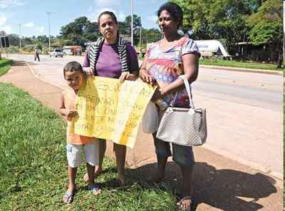 Jane, José e Deilza: 21km até chegar à escola