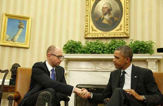 O primeiro-ministro da Ucrânia Arseniy Yatsenyuk e o presidente Barack Obama no Salão Oval da Casa Branca