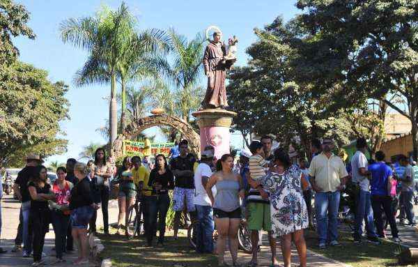 Estátua religiosa na entrada de Santo Antônio do Descoberto some