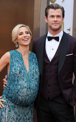 Chris Hemsworth faz aniversário e ganha homenagens de mulher e do