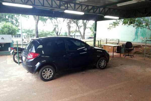 Ford Ka preto, pertencente à professora Márcia Regina, foi achado, na manhã de ontem, na Quadra 2 de Sobradinho