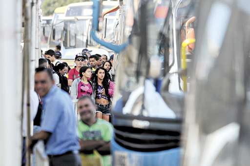 Governo distribuirá fôlderes e funcionários serão treinados para agir em casos de desrespeito às mulheres