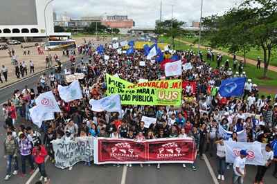 Na tarde desta quarta-feira, o grupo pretende entrar no Congresso Nacional para pressionar deputados e senadores