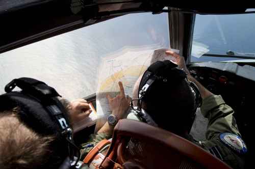  Satélite tailandês localiza 300 objetos em zona de busca do voo MH370 