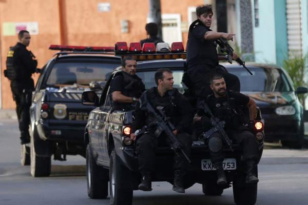 Nenhum tiro foi disparado durante a progressão das forças de segurança na área, formada por 15 favelas