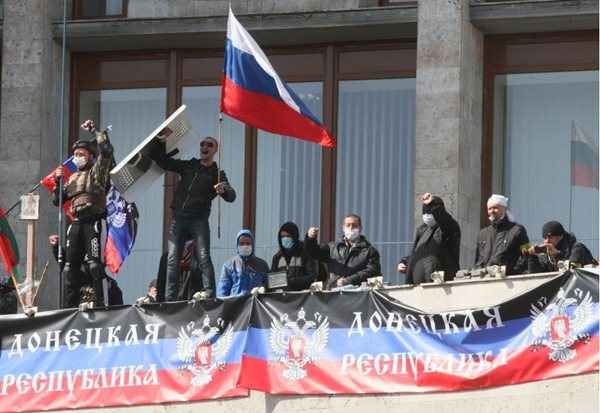 Ativistas pró-russos proclamam em a criação de um Estado soberano 