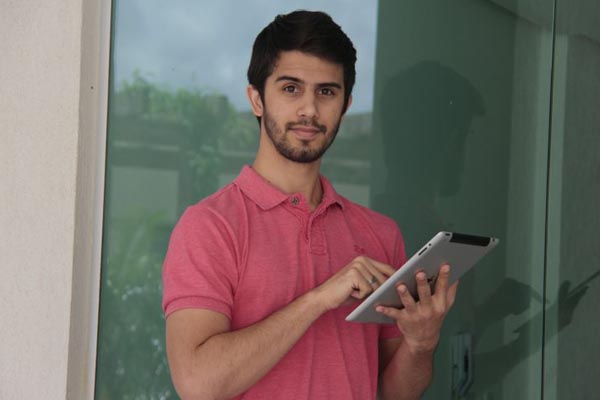 O programador Renington Neli utiliza o iPad pessoal no trabalho: 