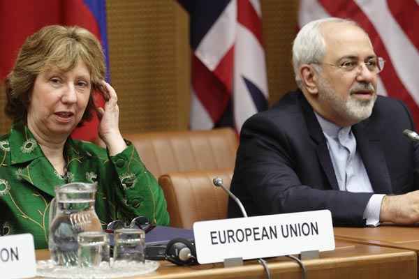 Chefe de política externa da União Europeia, Catherine Ashton e o ministro das Relações Exteriores do Irã, Mohammad Javad Zarif, durante negociações em Viena