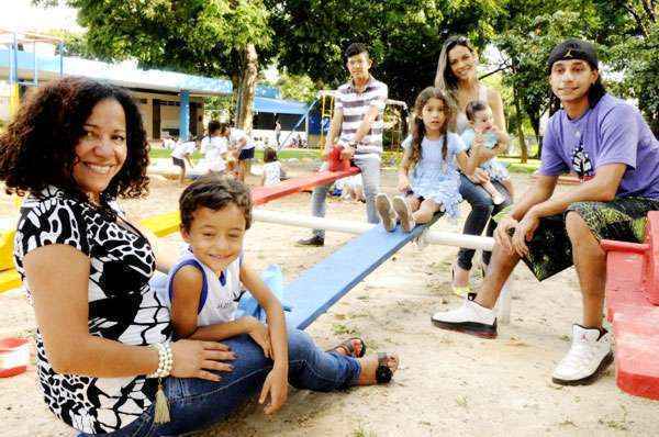 Sandra (E) e Márcia passaram pelo jardim de infância e têm filhos e sobrinhos que estudam ou vão estudar lá