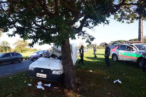 O motorista foi levado para o hospital com suspeita de traumatismo craniano