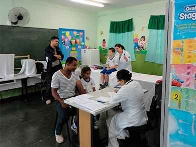 Trabalho realizado por professores e alunos de Medicina analisa aspectos físicos e sociais de estudantes de escola do entorno