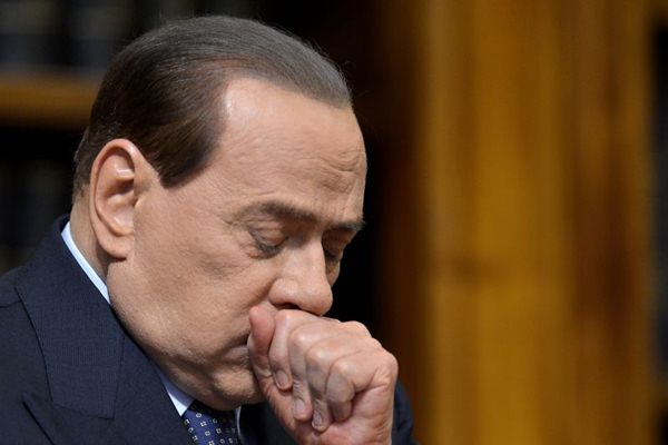 Silvio Berlusconi, de 77 anos, líder da direita italiana e três vezes primeiro-ministro, não irá para a prisão devido a sua idade