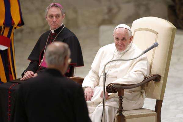 Papa Francis durante uma audiência especial no salão Paulo VI, no Vaticano