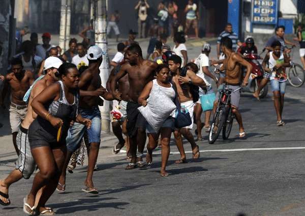 Em nota, a prefeitura informou que equipes de assistentes sociais estiveram no local ontem, %u201Cmas apenas 177 ocupantes do terreno aceitaram o apoio%u201D