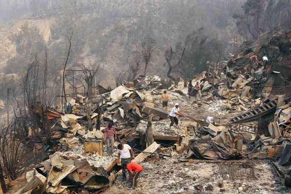 Incêndio destruiu cerca de 1000 casas e matou ao menos 11 pessoas no Chile entre sábado e domingo