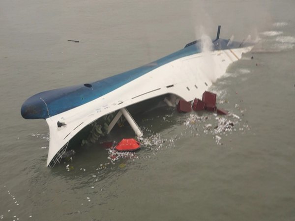 Os 325 estudantes a bordo do ferry realizavam uma excursão à ilha de Jeju