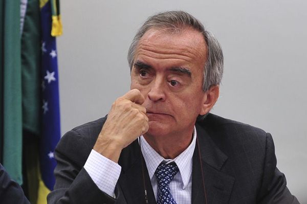 Nestor Cerveró justifica a deputados compra de refinaria