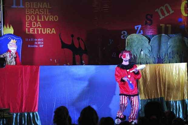 Jovens aprendem sobre maracatu e ciranda na Bienal do Livro em Brasília