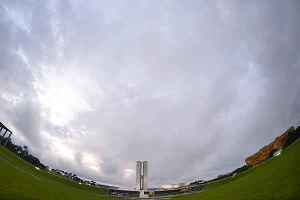 O céu do Distrito Federal será nublado