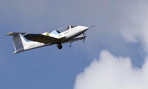 Avião elétrico: ministro da Economia francesa chamou a invenção de 